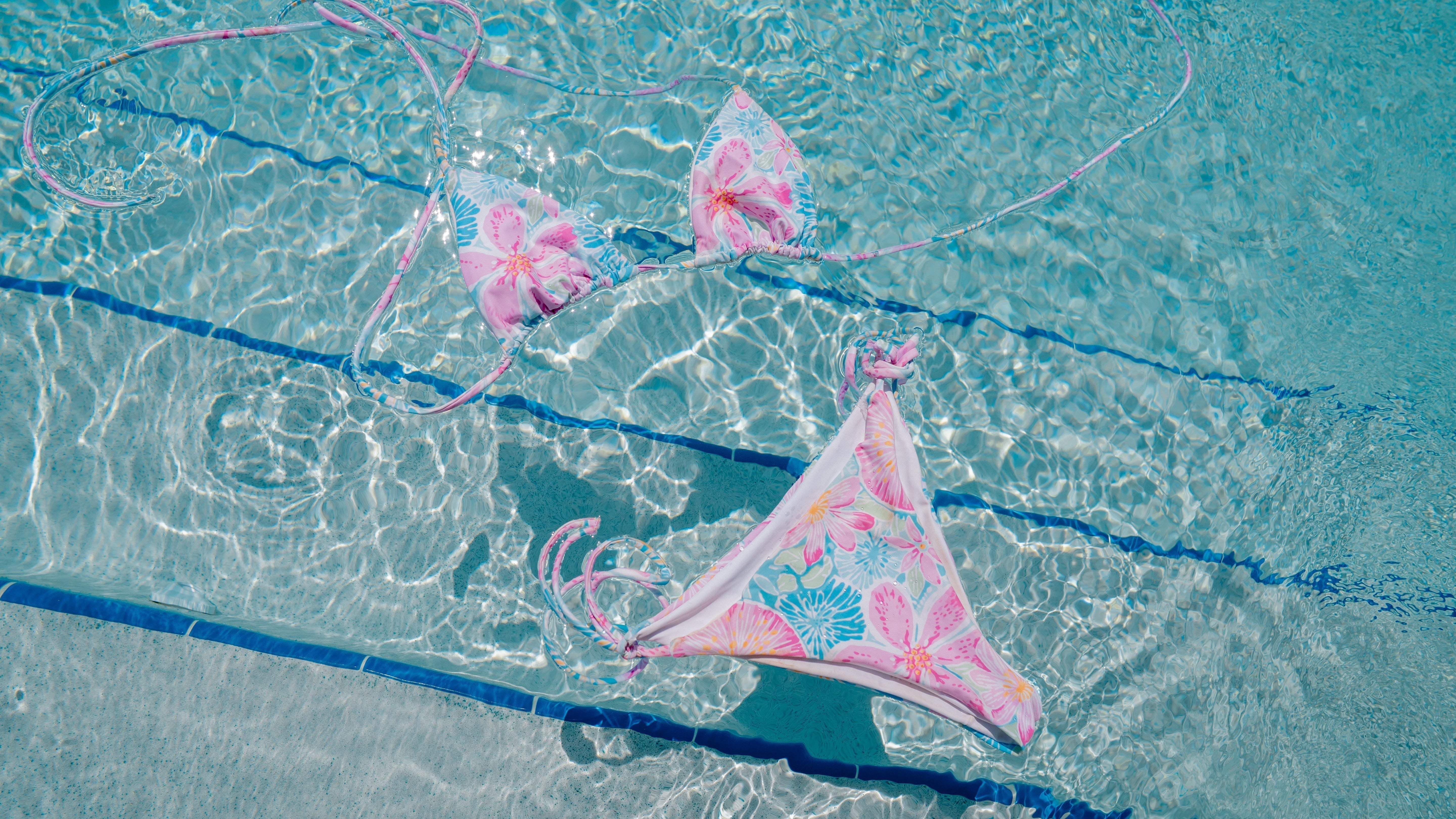 Sustainable Swimsuits for the Conscious Traveler